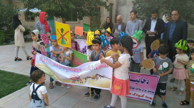 راهپیمایی کودکان مهدهای کودک به مناسبت هفته مبارزه با مواد مخدر در شهرستان ملارد