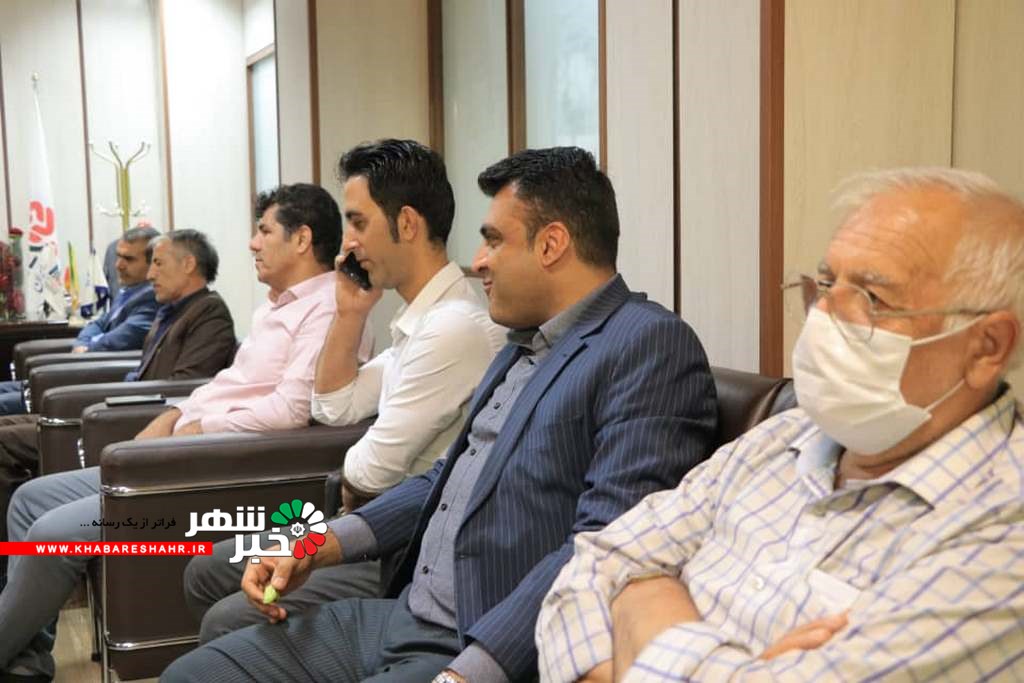رئیس اداره صمت شهریار ضمن حضور در محل اتاق اصناف شهریار این روز را تبریک گفت