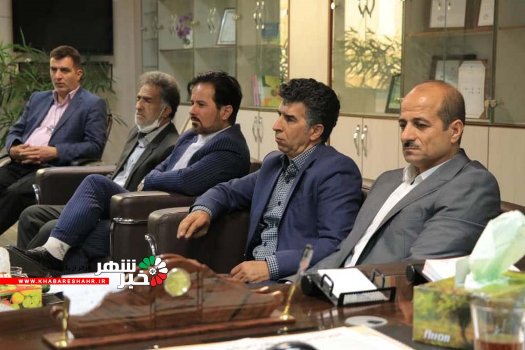 رئیس اداره صمت شهریار ضمن حضور در محل اتاق اصناف شهریار این روز را تبریک گفت