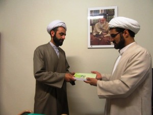 توزیع ۳۵ جلد کتاب ره توشه راهیان نور ویژه رمضان در بین روحانیون مستقر شهریاروملارد