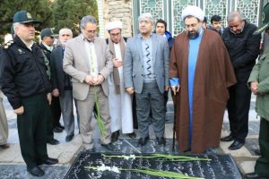 گزارش تصویر از گلباران مزار شهدای به مناسبت هفته گرامیداشت بسیج