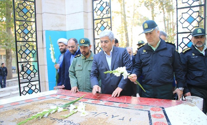 گلباران مزار شهدای شهرستان شهریار به مناسبت گرامیداشت هفته بسیج