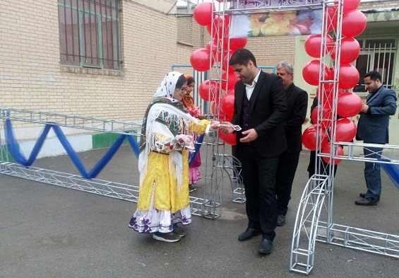 افتتاح نمایشگاه دست سازه های دانش آموزان مدرسه 15 خرداد