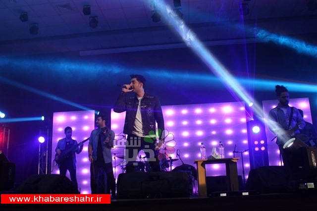 اجرای زنده گروه موسیقی به خوانندگی فرزاد فرزین در شهریار