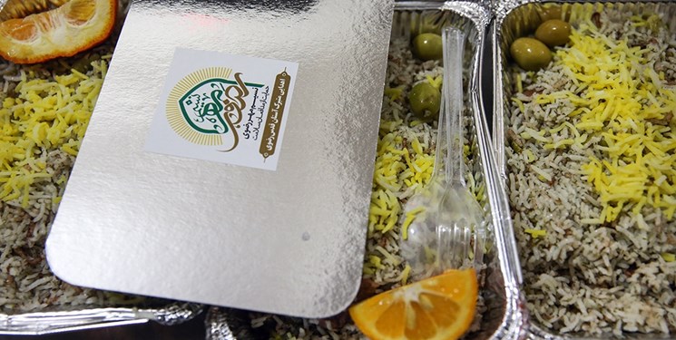 طبخ و توزیع ۲۰۰هزار پرس اطعام علوی توسط خادمیاران رضوی در تهران