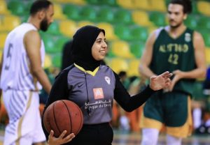 المپیک توکیو| قضاوت نخستین داور مسلمان زن در بسکتبال