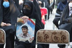تکریم خانواده شهدای مدافع حرم توسط خادمیاران منطقه ١٤ تهران