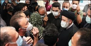 رئیس جمهور از داروخانه ۲۹ فروردین ارتش بازدید کرد/رئیسی: جان مردم از همه چیز برای ما مهم‌تر است