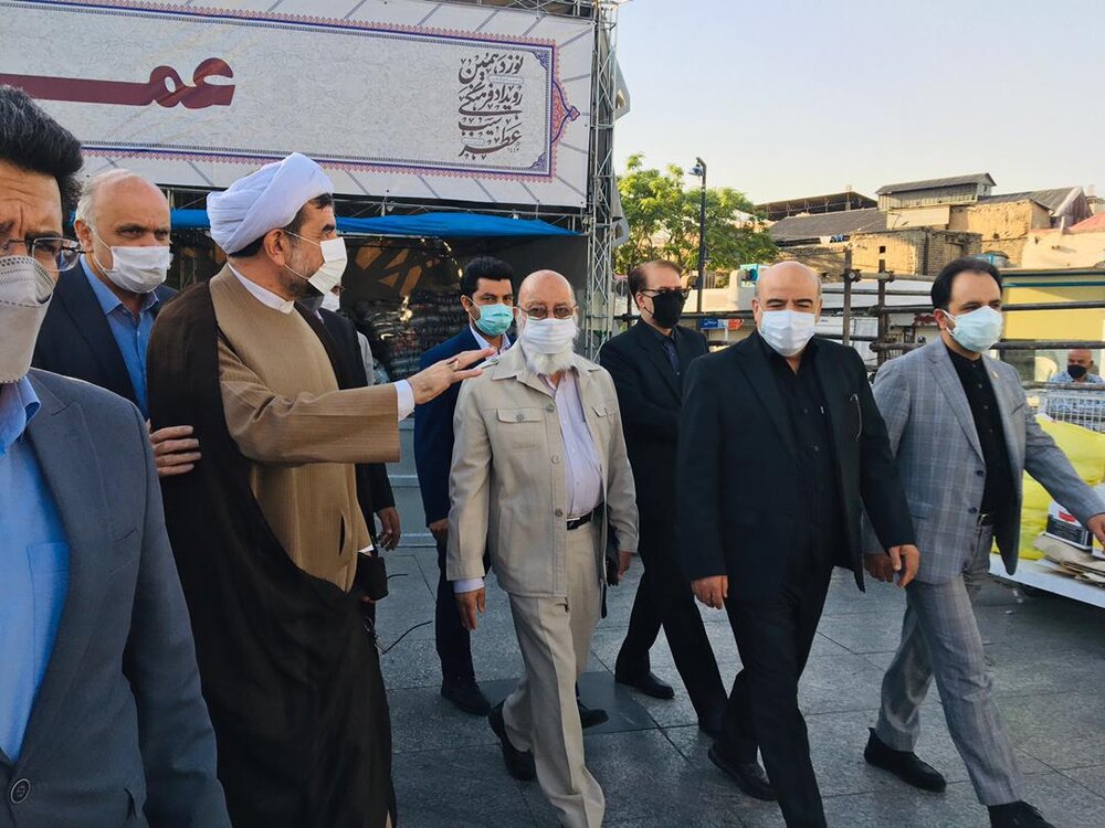 آیین برافراشتن پرچم عزای حسینی در میدان امام‌حسین (ع)+تصاویر