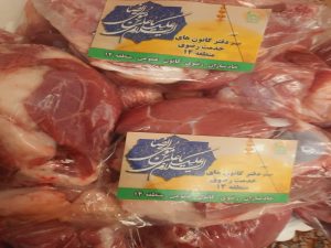 توزیع گوشت و غذای نذری توسط خادمیاران رضوی منطقه ١٤ تهران