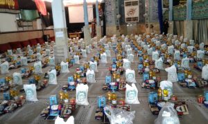 اهدای ۲۰۰ بسته کمک معیشتی میان نیازمندان به کمک خادمیاران شهرستان قرچک