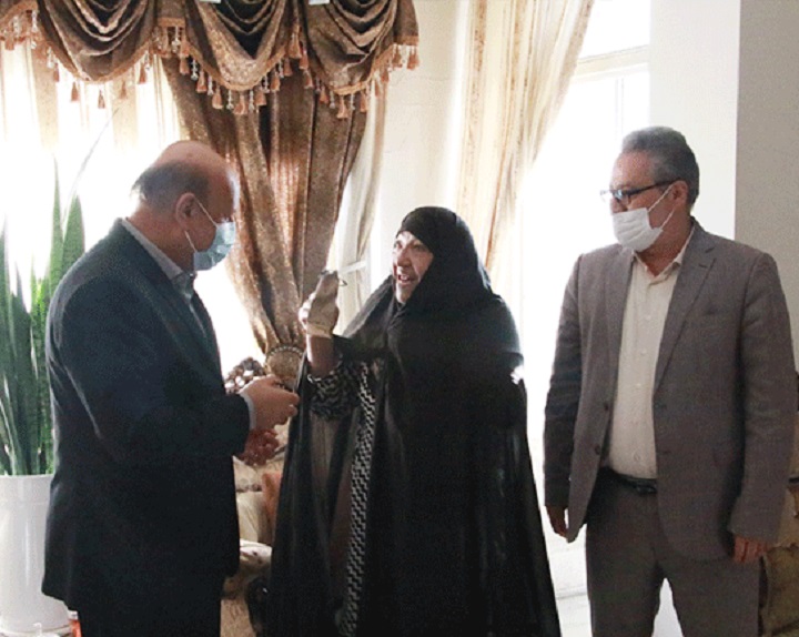 دیدار فرماندار با خانواده شهید علی بابایی