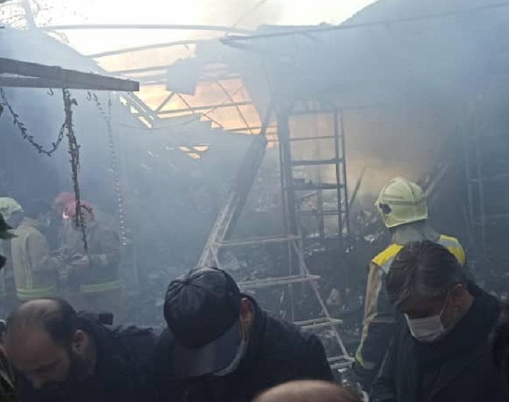 فوت ۲ نفر و مصدومیت ۵ نفر در پی آتش سوزی بازار گل محلاتی