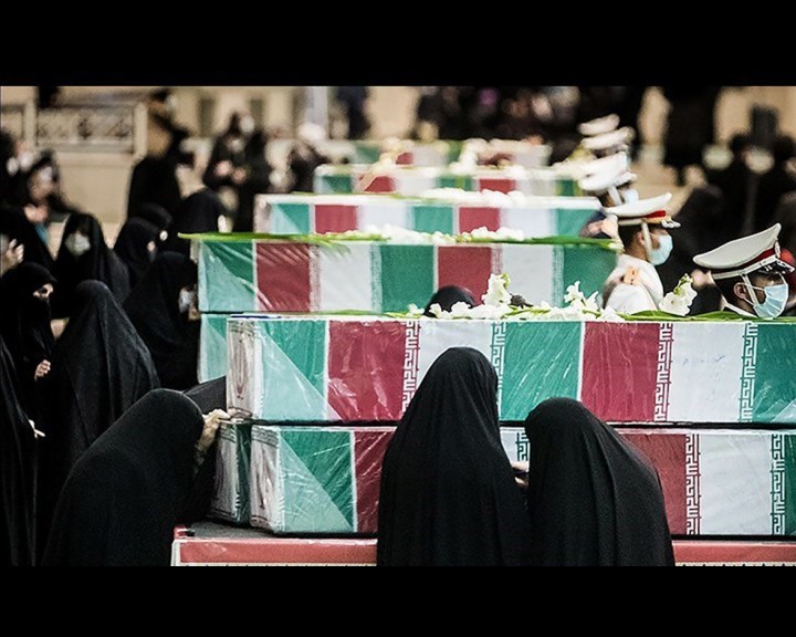آغاز مراسم تشییع پیکر پاک ۱۵۰ شهید از مقابل دانشگاه تهران به سمت معراج‌الشهدا