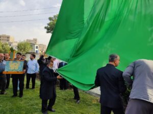 اهتزاز پرچم سبز رضوی در کانون خدمت رضوی منطقه ۱۸ تهران