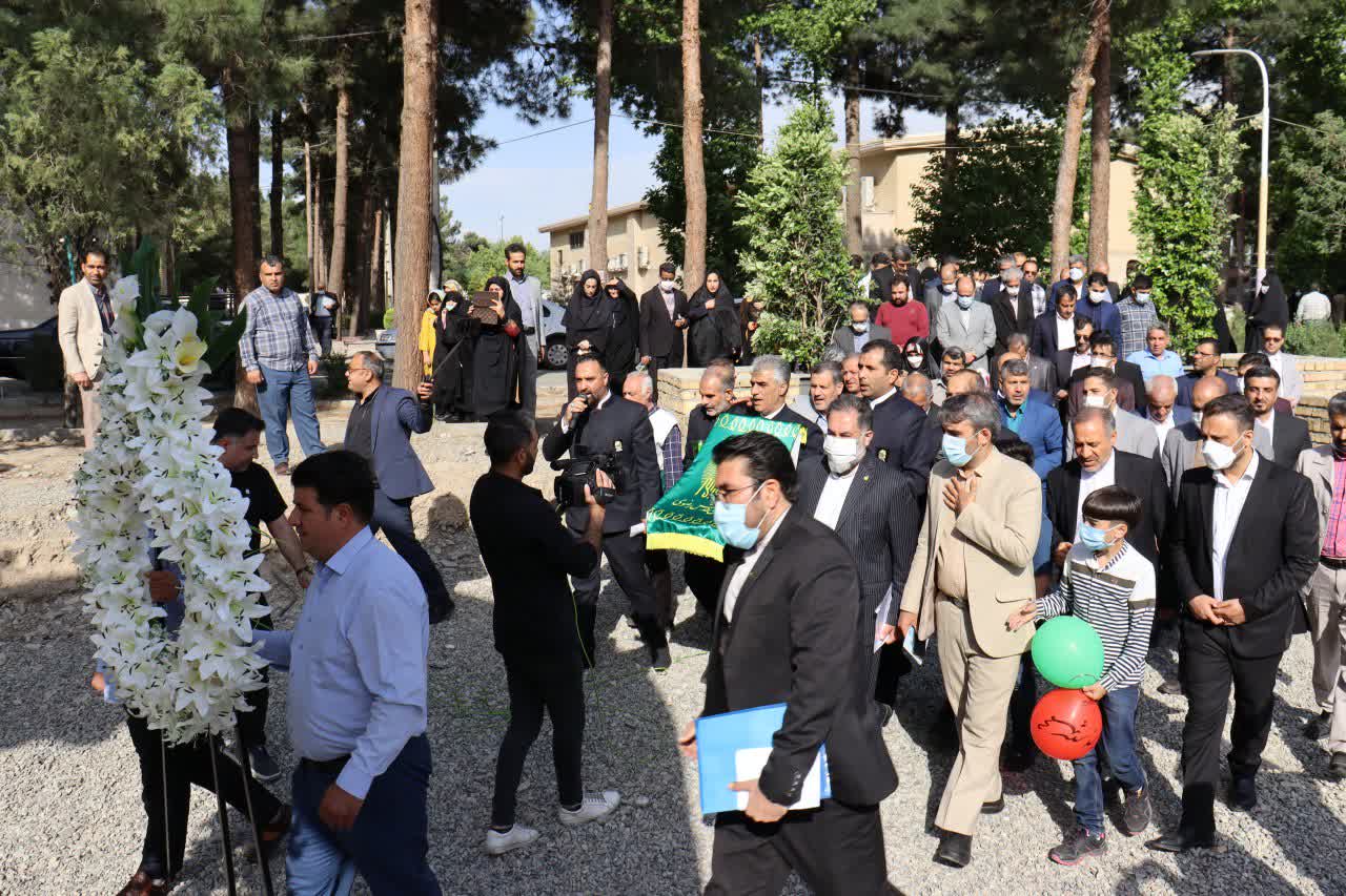 عطرآگین شدن همایش معلمان سرآمداستان تهران به پرچم متبرک آستان قدس رضوی