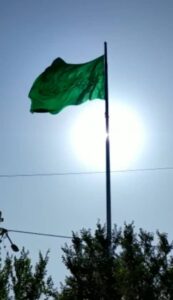 اهتزاز پرچم رضوی در منطقه ۱۴ تهران