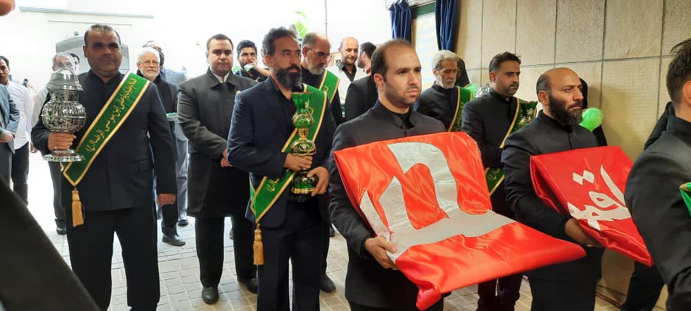 اهتزاز پرچم عزای حسینی در قلب پایتخت