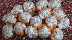 اهدای ۵۵ بسته یلدایی توسط خادمیاران رضوی اسلامشهر