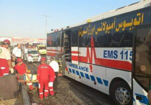 واژگونی یک دستگاه اتوبوس در جاده تهران – قم / ۲ کشته و ۲۲ مصدوم