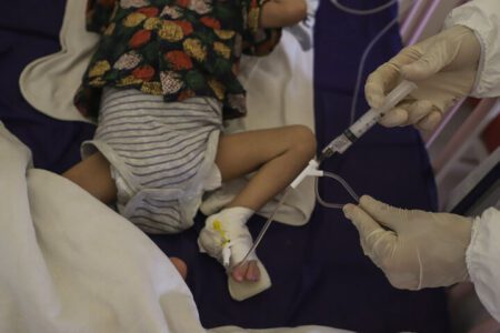 درمان رایگان کودکان زیر ۷ سال ادامه دارد/ بررسی مشکل پرداختهای بیمهای در جلسه سران قوا 157194511