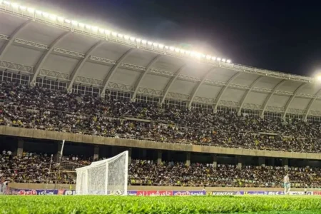 امتیاز میزبانی ورزشگاه پارس شیراز تعلیق شد پارس+شیراز