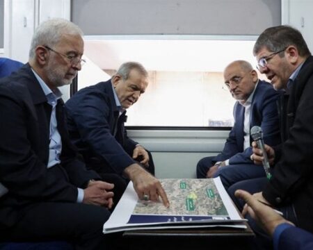 بازدید پزشکیان از خطوط راه آهن حومهای استان تهران img 30102025 145151 (720 x 576 pixel)