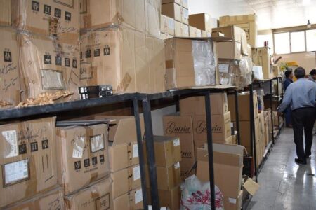 شناسائی انبار ۵۰ میلیاردی لوازم آرایشی و بهداشتی قاچاق در شهریار photo 2025 10 01 10 43 16