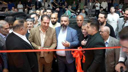 نمایشگاه بزرگ خودرو وثوقیان افتتاح شد؛ عرشیا وثوقیان در مسیر پدر کارآفرین وثوقیان